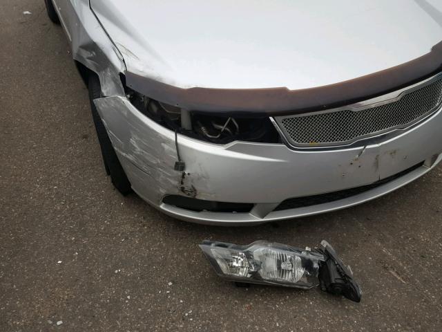 KNAFU4A22B5326620 - 2011 KIA FORTE EX SILVER photo 9