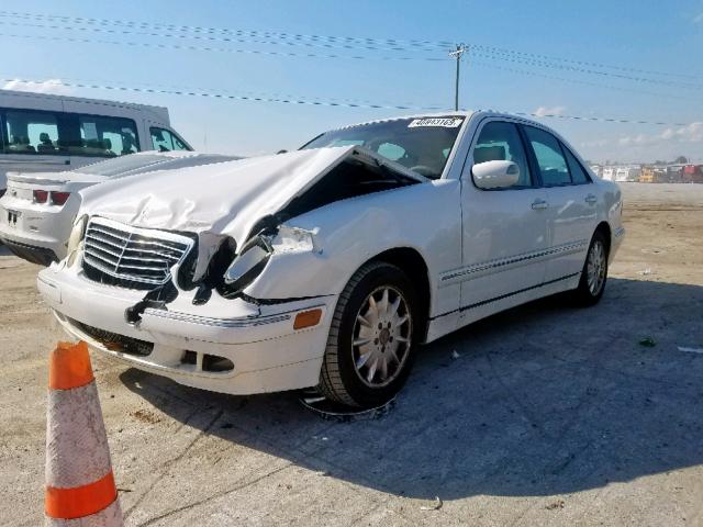 WDBJF65J01B337716 - 2001 MERCEDES-BENZ E 320 WHITE photo 2