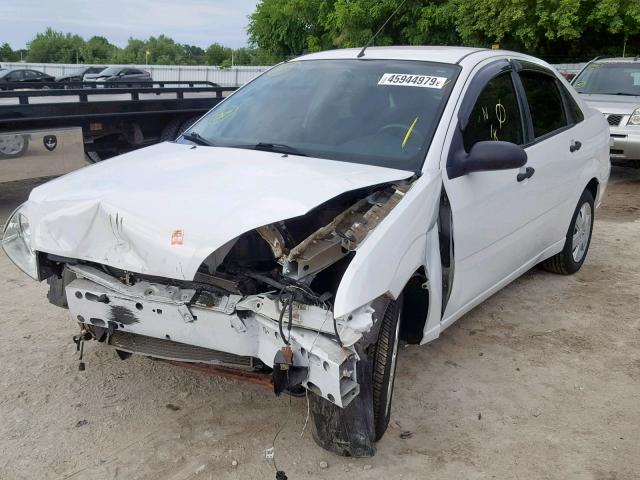 1FAFP34N17W276987 - 2007 FORD FOCUS ZX4 WHITE photo 2