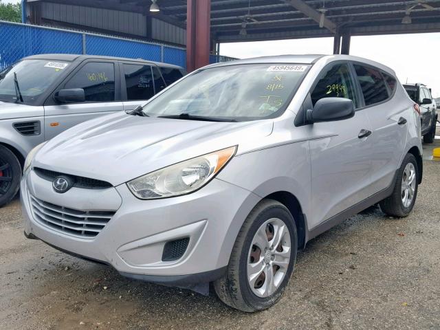 KM8JT3AB5CU403994 - 2012 HYUNDAI TUCSON GL SILVER photo 2