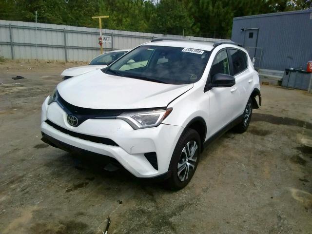 JTMZFREV9JJ155592 - 2018 TOYOTA RAV4 LE WHITE photo 2