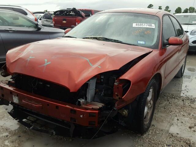 1FAFP55U9YA257880 - 2000 FORD TAURUS SES RED photo 2