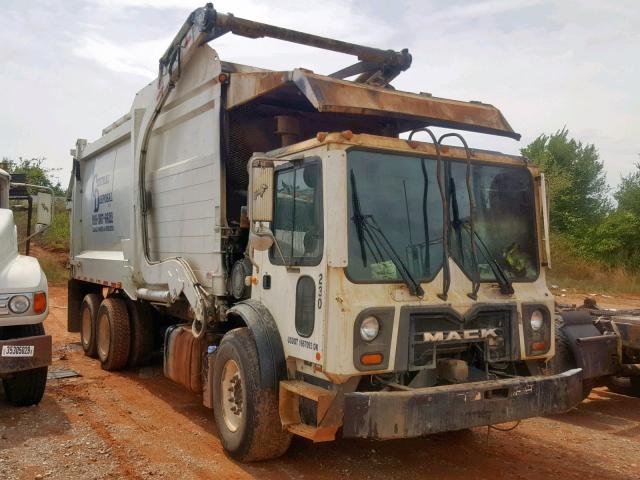 1M2AV04C4DM010017 - 2013 MACK 600 MRU600 WHITE photo 1