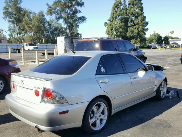 JTHBD192530066294 - 2003 LEXUS IS 300 SILVER photo 4