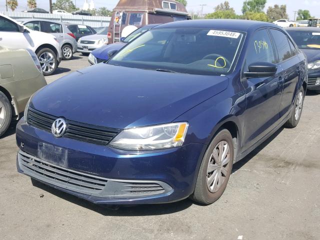 3VW2K7AJXEM382901 - 2014 VOLKSWAGEN JETTA BASE BLUE photo 2