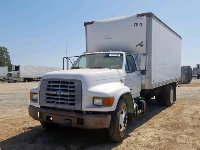 1FDNF80C9VVA25336 - 1997 FORD F800 WHITE photo 2