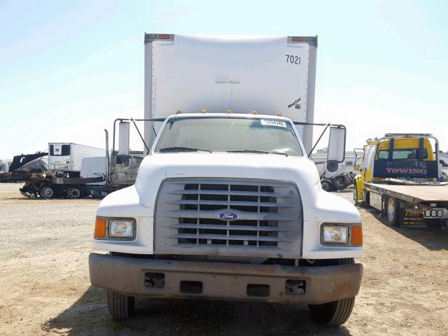 1FDNF80C9VVA25336 - 1997 FORD F800 WHITE photo 9