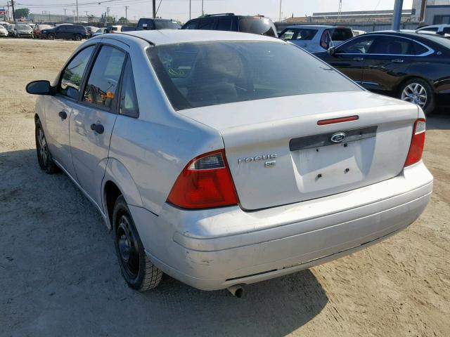 1FAFP34N57W271288 - 2007 FORD FOCUS ZX4 SILVER photo 3