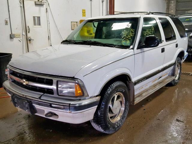 1GNDT13W8T2218573 - 1996 CHEVROLET BLAZER WHITE photo 2