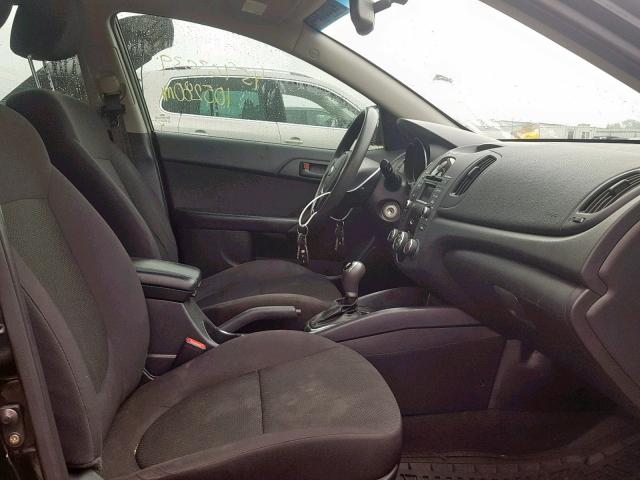 KNAFU4A20C5626349 - 2012 KIA FORTE EX BLACK photo 5