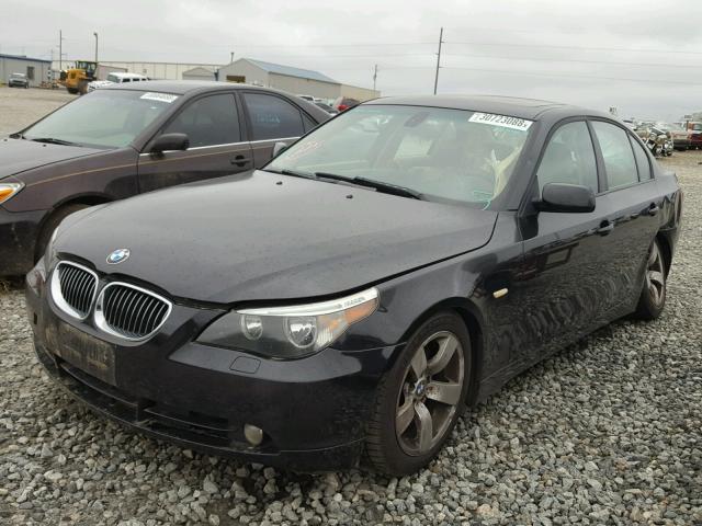 WBANE53596CK90934 - 2006 BMW 525 I BLACK photo 2