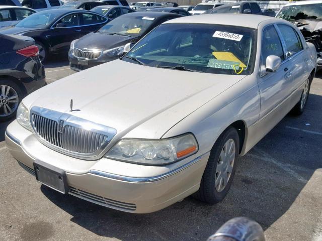 1LNHM83W34Y688472 - 2004 LINCOLN TOWN CAR U CREAM photo 2