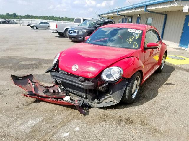 3VWJX7AT8CM659153 - 2012 VOLKSWAGEN BEETLE RED photo 2