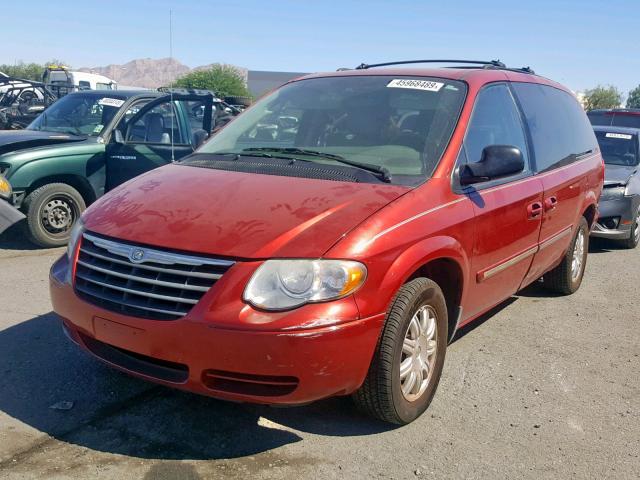 2C4GP54L55R445312 - 2005 CHRYSLER TOWN & COU RED photo 2