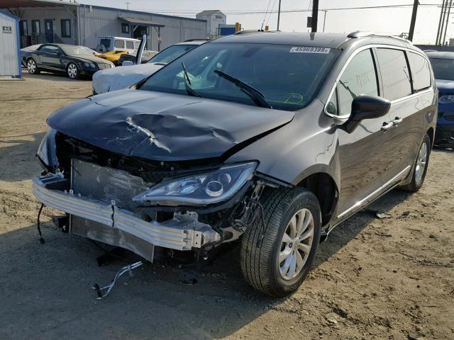 2C4RC1BG5JR119801 - 2018 CHRYSLER PACIFICA T GRAY photo 2