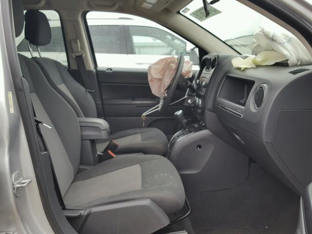 1C4NJCBB1CD520689 - 2012 JEEP COMPASS SP Күміс фото 5