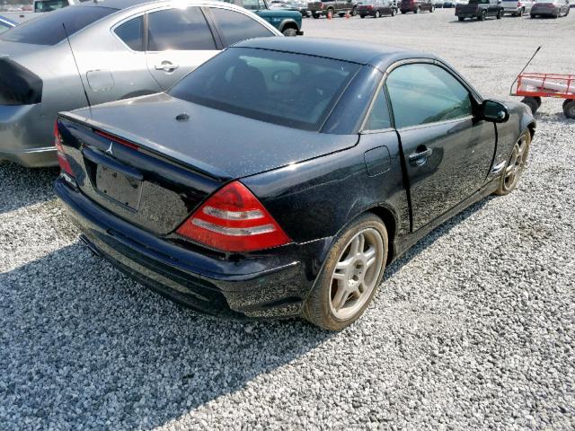 WDBKK66F42F259333 - 2002 MERCEDES-BENZ SLK 32 AMG BLACK photo 4