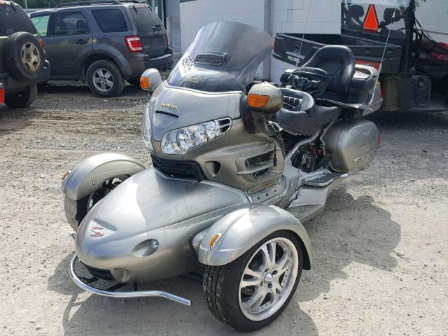 1HFSC47032A106118 - 2002 HONDA GL1800 SILVER photo 2