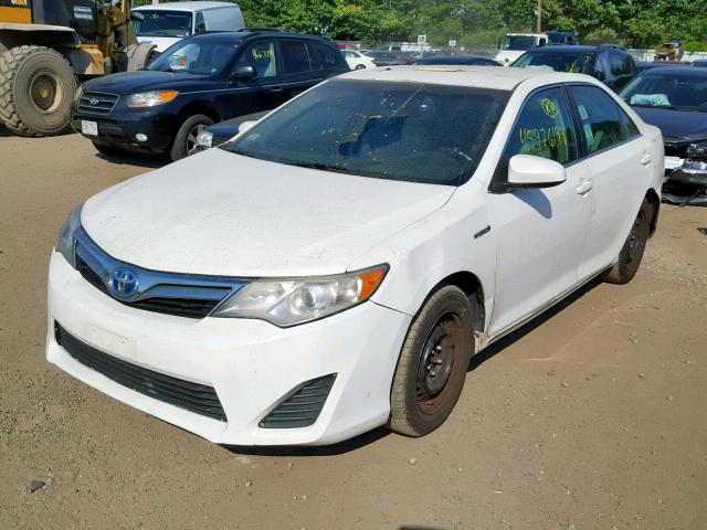 4T1BD1FK0CU023802 - 2012 TOYOTA CAMRY HYBR WHITE photo 2