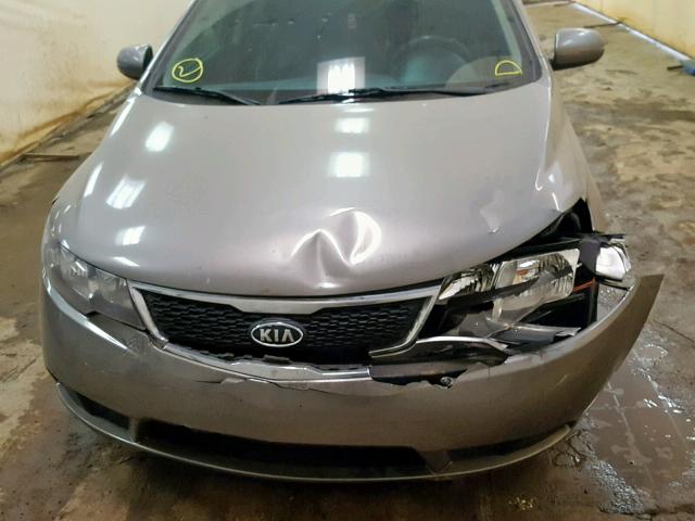 KNAFU4A27C5558566 - 2012 KIA FORTE EX GRAY photo 9