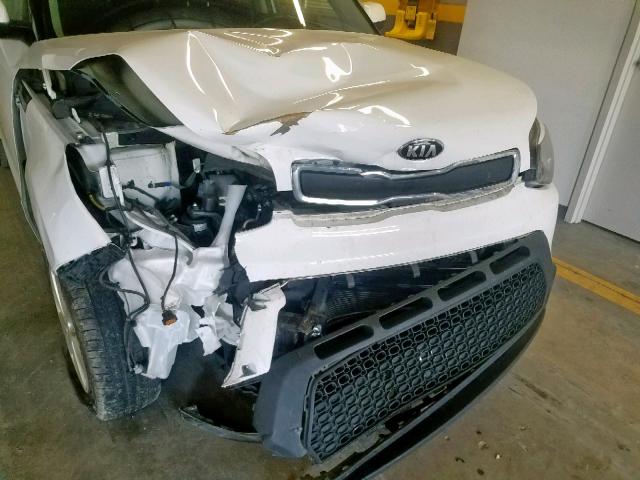 KNDJN2A20G7340249 - 2016 KIA SOUL WHITE photo 9