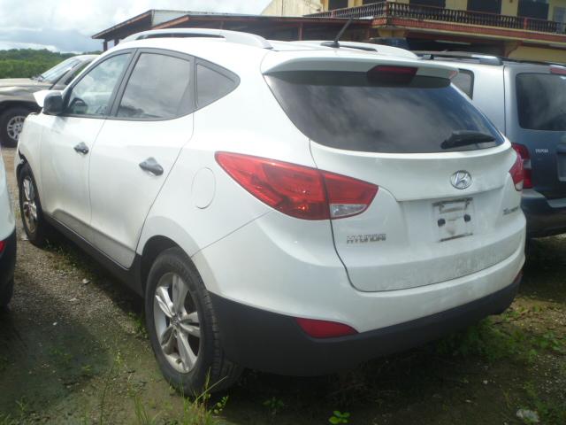 KM8JT3AC0CU464775 - 2012 HYUNDAI TUCSON GL WHITE photo 3