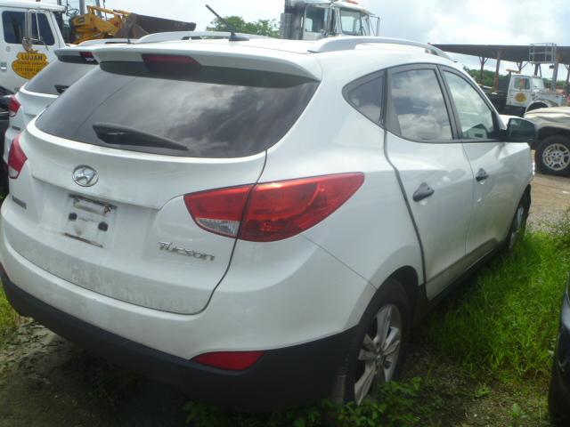 KM8JT3AC0CU464775 - 2012 HYUNDAI TUCSON GL WHITE photo 4