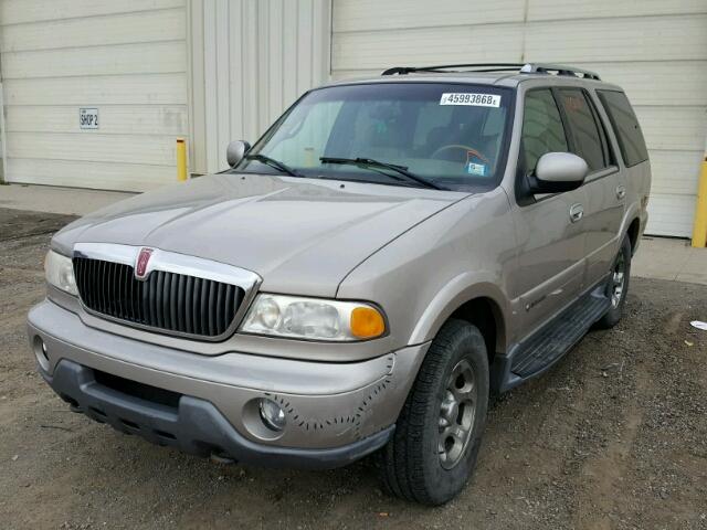 5LMFU28A5YLJ26252 - 2000 LINCOLN NAVIGATOR BEIGE photo 2
