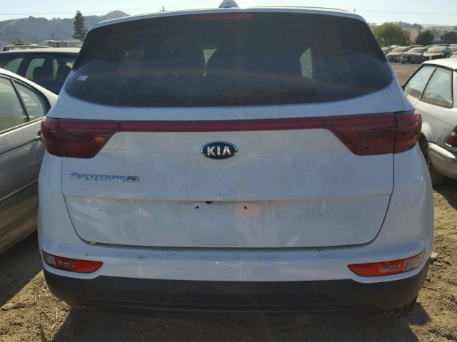 KNDPM3AC2H7220742 - 2017 KIA SPORTAGE L WHITE photo 9