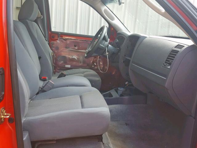 1D7HE42N45S183232 - 2005 DODGE DAKOTA SLT RED photo 5