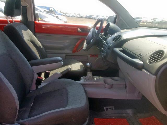 3VWCB21C91M452777 - 2001 VOLKSWAGEN NEW BEETLE შავი ფოტო 5