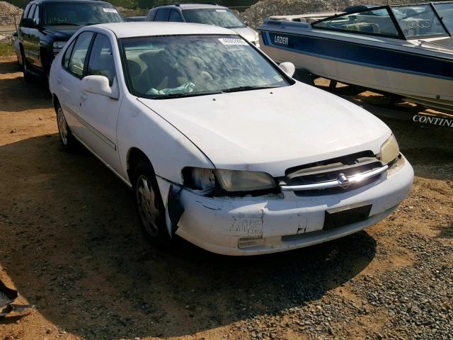 1N4DL01D8WC228559 - 1998 NISSAN ALTIMA XE WHITE photo 1