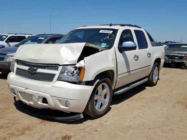 3GNVKGE00AG285708 - 2010 CHEVROLET AVALANCHE WHITE photo 2