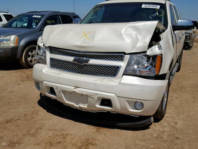 3GNVKGE00AG285708 - 2010 CHEVROLET AVALANCHE WHITE photo 9