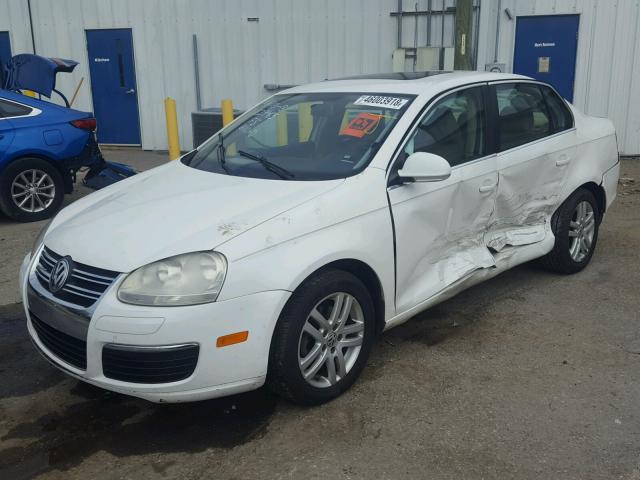 3VWRL71K09M055952 - 2009 VOLKSWAGEN JETTA TDI WHITE photo 2