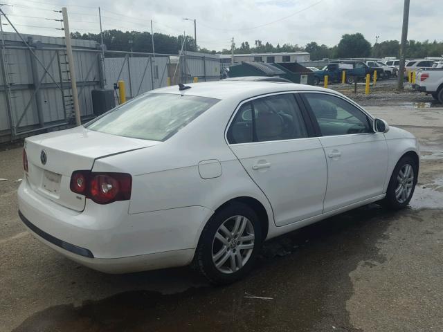 3VWRL71K09M055952 - 2009 VOLKSWAGEN JETTA TDI WHITE photo 4