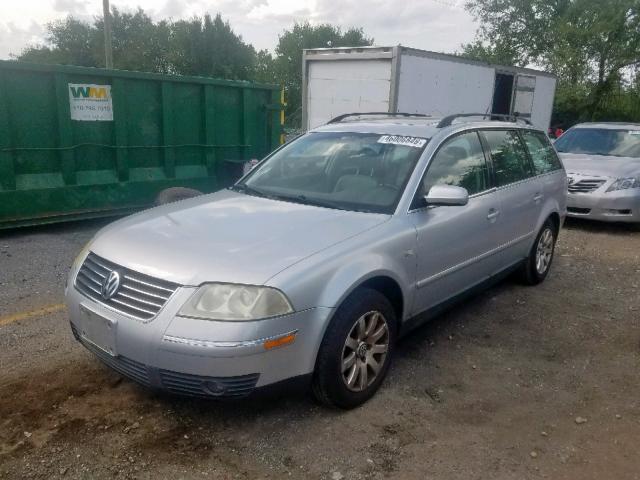 WVWVD63B12E389179 - 2002 VOLKSWAGEN PASSAT GLS SILVER photo 2