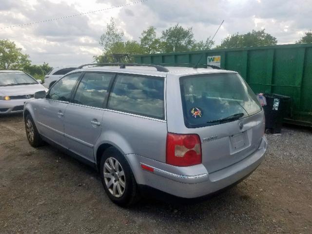 WVWVD63B12E389179 - 2002 VOLKSWAGEN PASSAT GLS SILVER photo 3