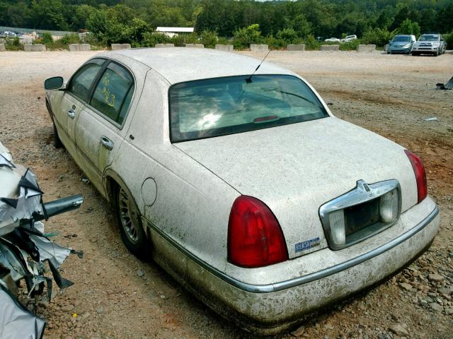 1LNHM83W0YY773856 - 2000 LINCOLN TOWN CAR C WHITE photo 3