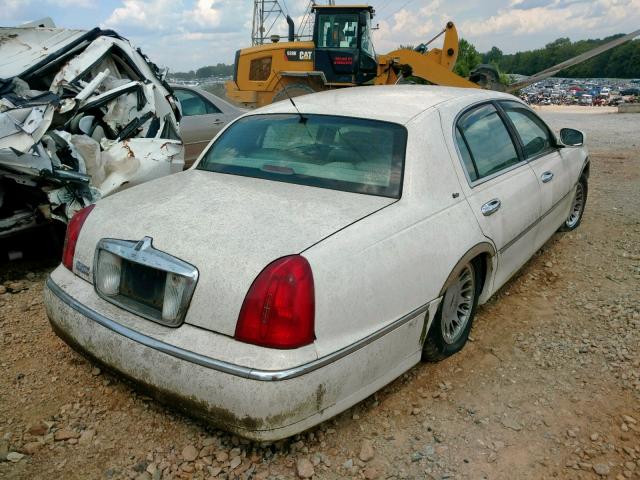 1LNHM83W0YY773856 - 2000 LINCOLN TOWN CAR C WHITE photo 4