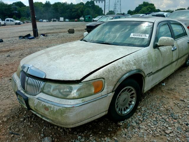 1LNHM83W0YY773856 - 2000 LINCOLN TOWN CAR C WHITE photo 9