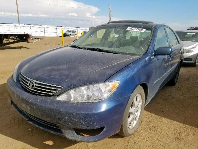 4T1BE30K75U426776 - 2005 TOYOTA CAMRY LE BLUE photo 2