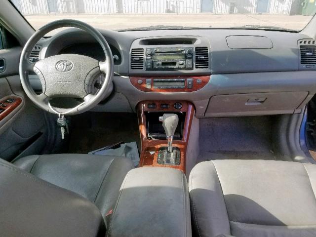4T1BE30K75U426776 - 2005 TOYOTA CAMRY LE BLUE photo 9