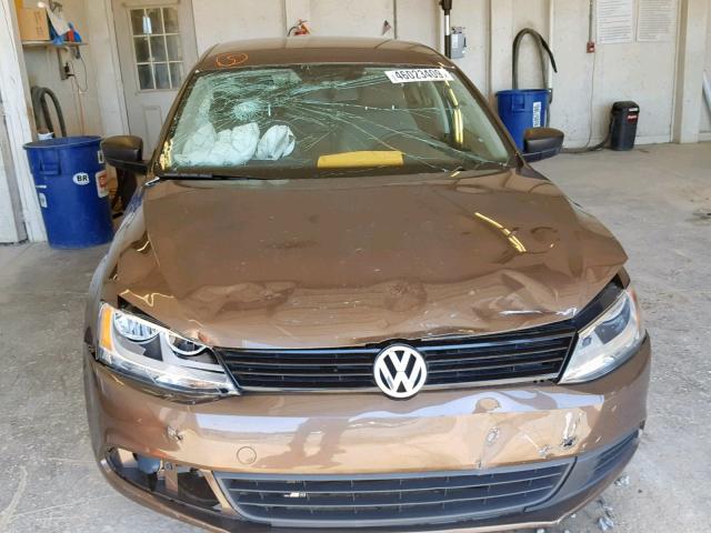 3VW2K7AJ4DM280394 - 2013 VOLKSWAGEN JETTA BASE BROWN photo 9