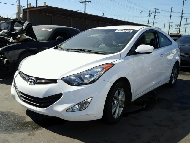 KMHDH6AE6DU014972 - 2013 HYUNDAI ELANTRA CO WHITE photo 2