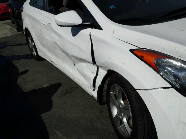 KMHDH6AE6DU014972 - 2013 HYUNDAI ELANTRA CO WHITE photo 9