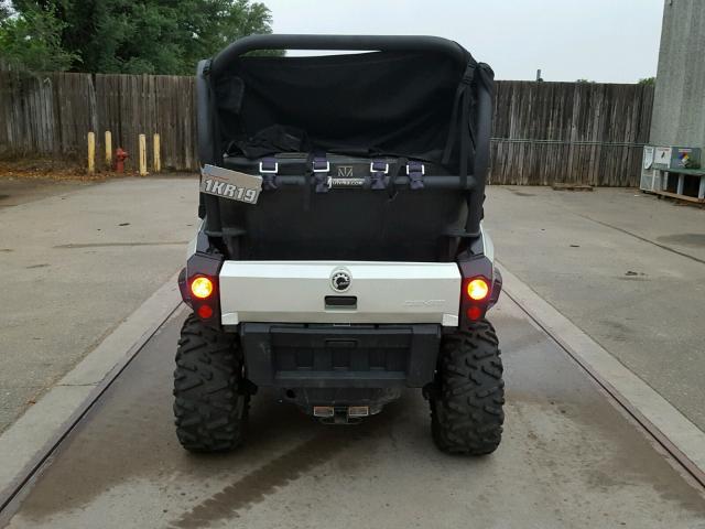 3JBKKAN26FJ002431 - 2015 CAN-AM COMMANDER WHITE photo 4