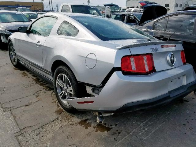 1ZVBP8AM3C5287536 - 2012 FORD MUSTANG SILVER photo 3