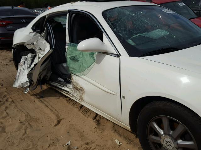 2G4WD552271221762 - 2007 BUICK LACROSSE C WHITE photo 9