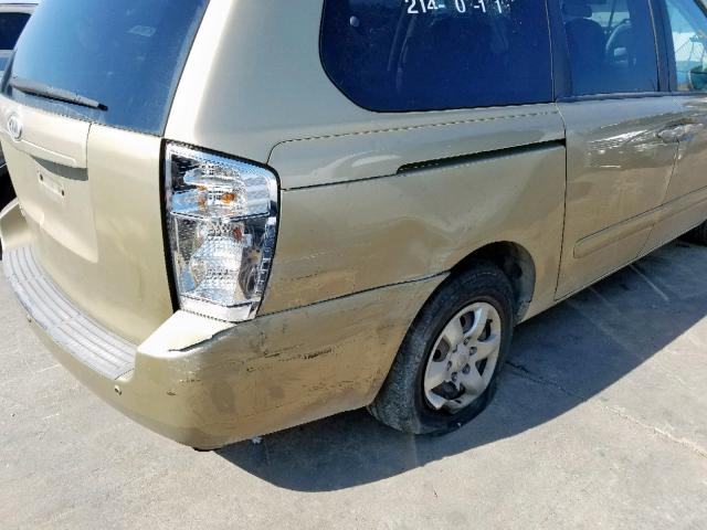 KNDMG4C34A6329552 - 2010 KIA SEDONA LX GOLD photo 9